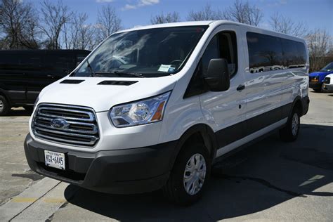 12 Passenger Vans for Rent 的图像结果