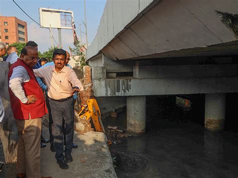 Delhi LG visits INA drain; instructs officials to immediately desilt ...