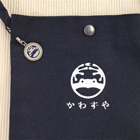 かわずや キャンバスサコッシュ | prevo デザイナーオリジナルグッズショップ