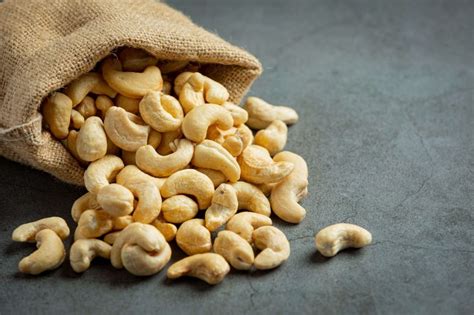 Cashew Nuts Supplier,Wholesale Cashew Nuts Supplier from Bareilly India