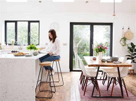 Elegant Round Dining Table Next to Kitchen Island: Space-Saving Design ...