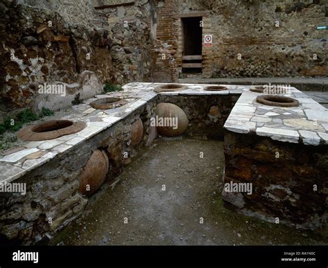 Ancient rome food storage hi-res stock photography and images - Alamy