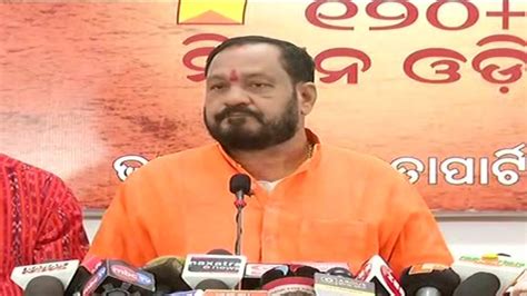 BJP targets Odisha govt over ostracised man carrying dead body on bicycle