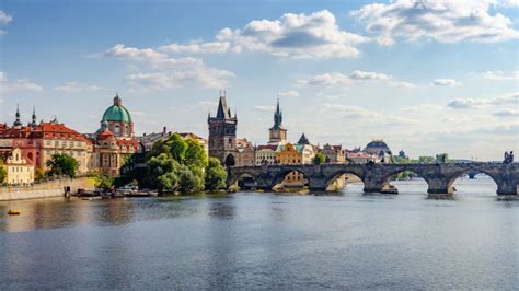 49 Best Honeymoon Destinations in the World for a Romantic Retreat