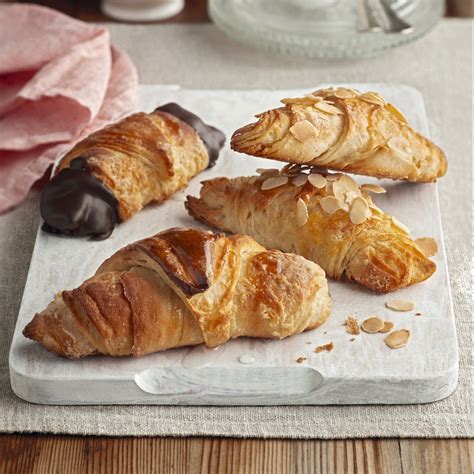Croissants en freidora de aire crujientes por fuera y blanditos por dentro