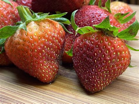 How to Grow Strawberries in Containers | Yard and Garden