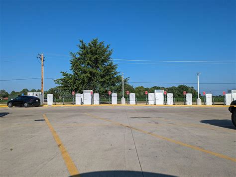County Market | Champaign, IL | EV Station