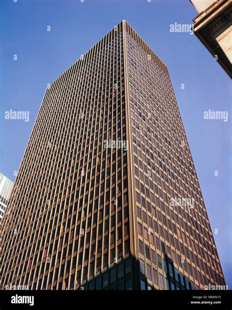 1960 VERS LE HAUT DES GRATTE-CIEL SEAGRAM BUILDING Achevé 1958 375 PARK ...