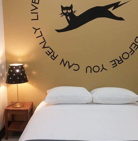 CRASH HOTEL (Edmonton, Alberta) - Hostel Reviews, Photos, Rate ...