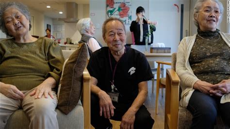 日本养老院员工短缺 80岁老人靠70岁老人照顾|养老院|老人|退休年龄_新浪新闻