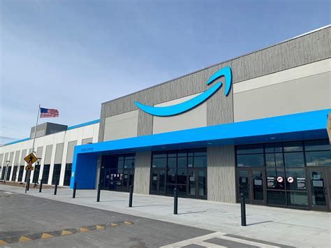 Nebraska's first Amazon 'fulfillment center' opens on sprawling Sarpy County site • Nebraska ...