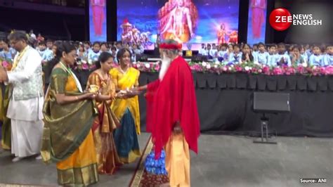 10 thousand Indian Americans recite ‘Bhagwat Gita’ in Texas to mark ...