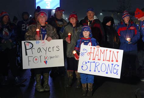 Buffalo Bills fans hold prayer vigils for Damar Hamlin with NFL star in ...