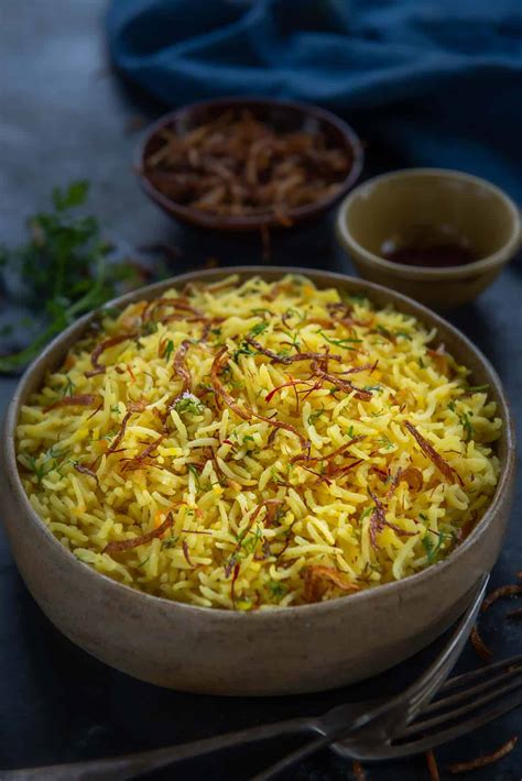 Saffron Rice Recipe (Step by Step + Video) - Whiskaffair