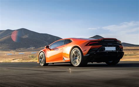 2020 Lamborghini Huracán Evo: Electronic-driven Performance - The Car Guide