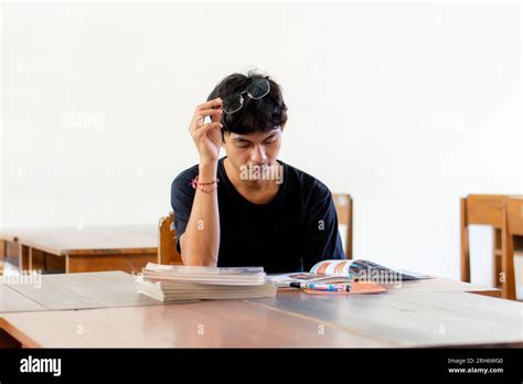 Overworked Student 的图像结果