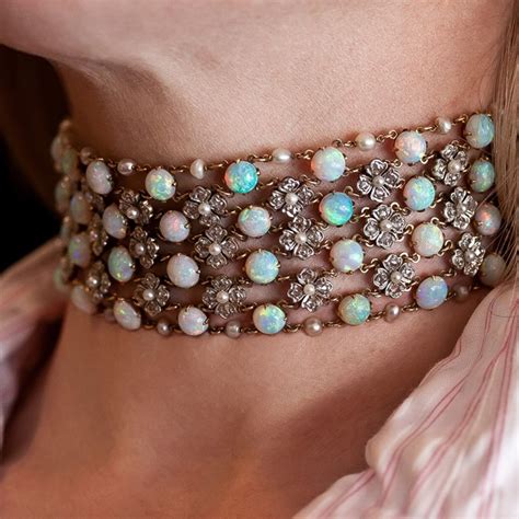 Chokers make a stylish comeback - Lifestyle News