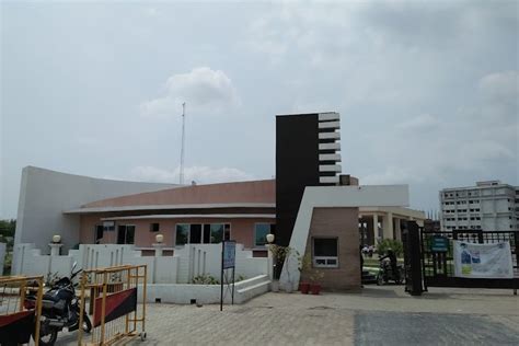 SRMU Lucknow: Affordable Quality Education Review by Nitin Kumar ...