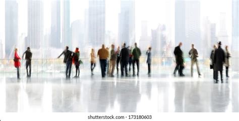Group of Business People Walking 的图像结果