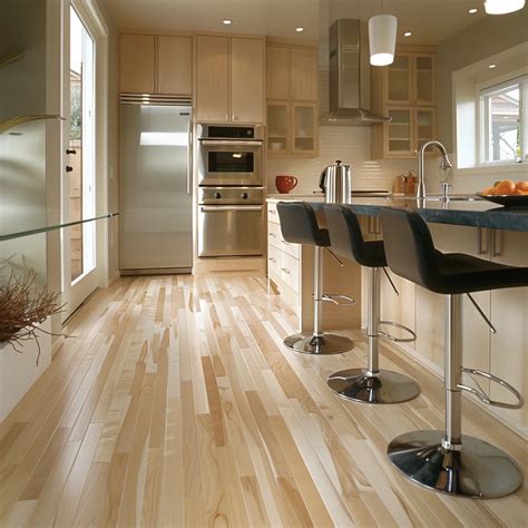 25 Vibrant Kitchen Flooring Ideas to Complement Oak Cabinets