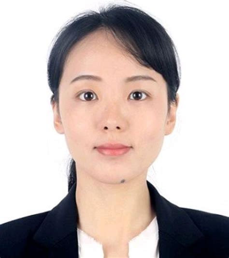 她是华科最美女博士，26岁当上985副教授，肤白貌美气质胜颜宁_李晟曼
