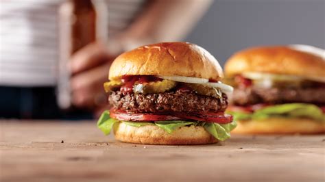 https://blog-content.omahasteaks.com/wp-content/uploads/2022/06/blogwp_classic-american-burger-scaled-1.jpg