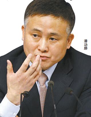 【独家专访】央行副行长潘功胜：外汇储备充足合理-香港商报