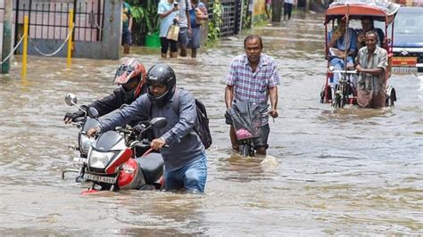 Waterlogging, traffic woes hit Guwahati amid heavy rains - Waterlogging ...