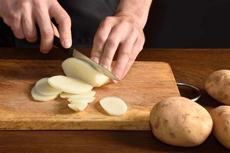 Slicing Potatoes Using a Food Processor 的图像结果