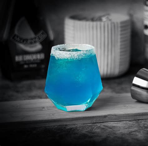 A Perfect Blue Winter Cocktail - The Blue Glacier : r/cocktails