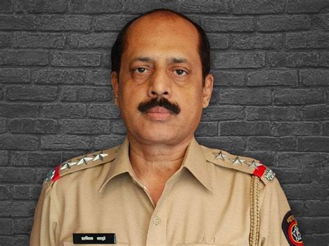 Murder Accused To Top Cop: Who Is Mumbai's Sachin Vaze & What's The ...