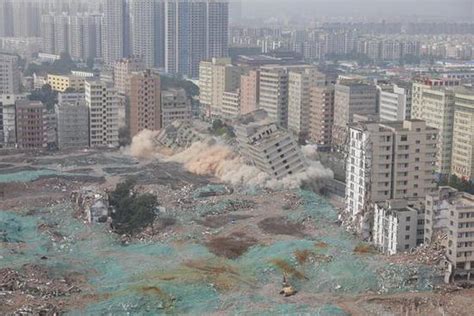 郑州城中村15秒爆破拆除36栋楼 规模国内最大|陈寨|作业|郑州_新浪新闻