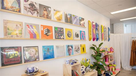 The Local Store NB 的图像结果