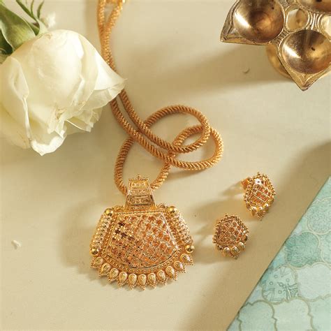 Buy Gold Pendant Set Online | Gold Pendant Set by Manubhai.