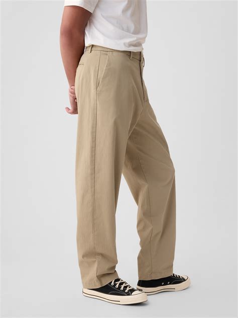Modern Khakis in Baggy Fit | Gap