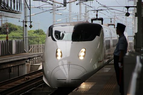 Japanese High-Speed Rail: Shinkansen Bullet Trains