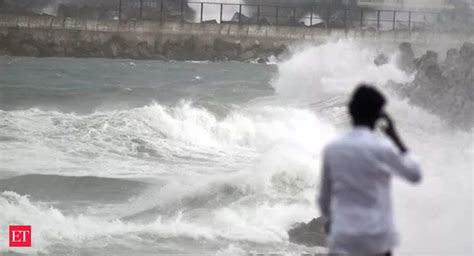 Cyclone Asani News: Cyclone Asani nears east coast, rough sea ...