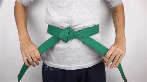 How to Tie a Judo Belt: 11 Steps (with Pictures) - wikiHow