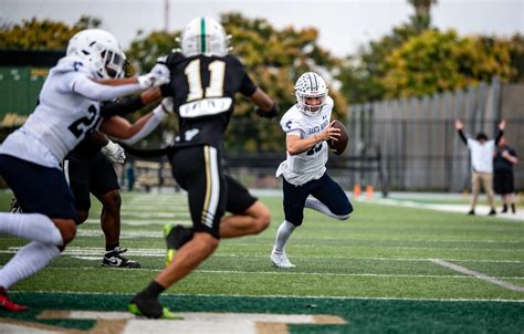 Santa Monica Corsairs Football continue winning streak — The | Corsair