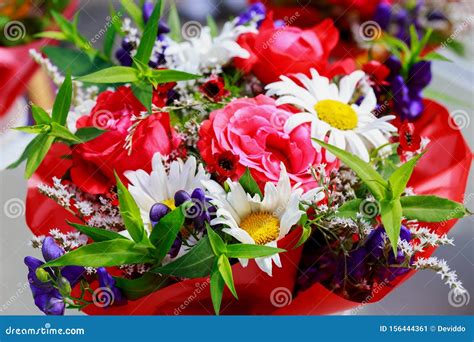 äºšæ´²å•†äººæ‰“ç¬”è®°æœ¬ç”µè„‘é”®ç›˜çš„åž‚ç›´é¡¶è§†å›¾ç…§ç‰‡ã€‚äºšæ´²å ...