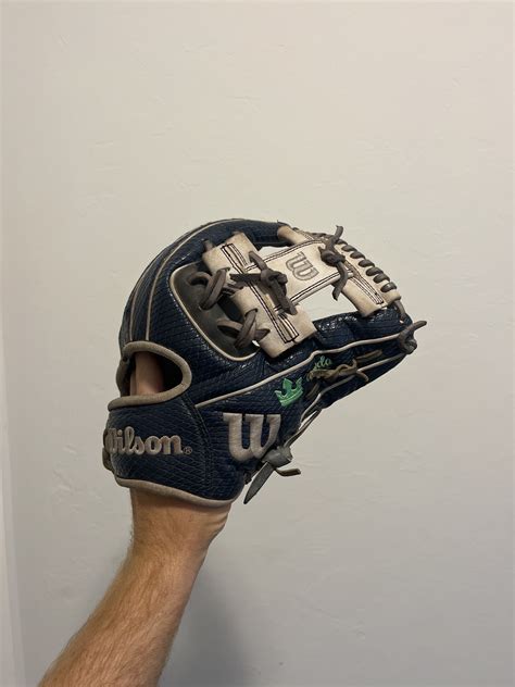 Wilson a2000 autism awareness 1786 11.5 baseball glove | SidelineSwap ...