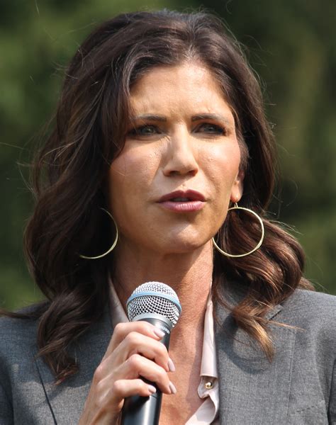 kristi noem wiki Kristi noem biography, age, wiki, height, weight ...