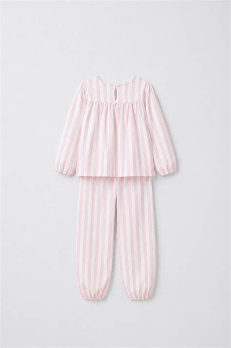 Anaario | Sustainable made-to-measure kids wear premium brand in India