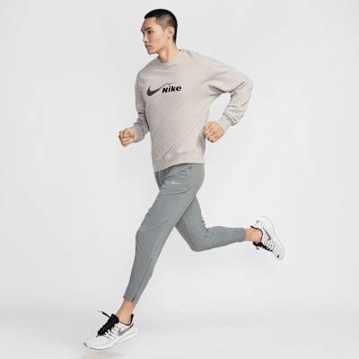 Nike Track Club Men's Dri-FIT Running Fleece Crew-Neck Sweatshirt. Nike IN