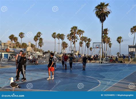 Venice Beach Basketball Courts Editorial Image - Image of courts, blue ...