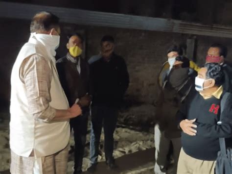 Gas leak in Ratlam factory, 5 workers fall ill | Panic in Jaora as ...