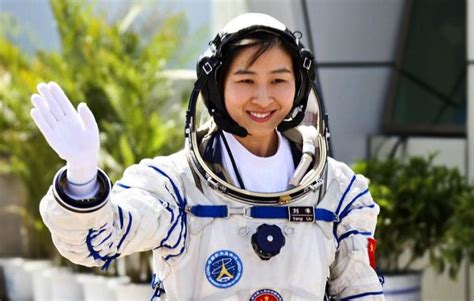 我国第一位女航天员刘洋从太空回来后，过得怎样呢？