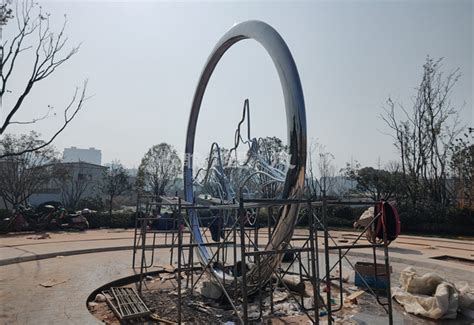 深圳玻璃钢景观雕塑是怎么做出来的呢 - 深圳市温顿艺术家具有限公司