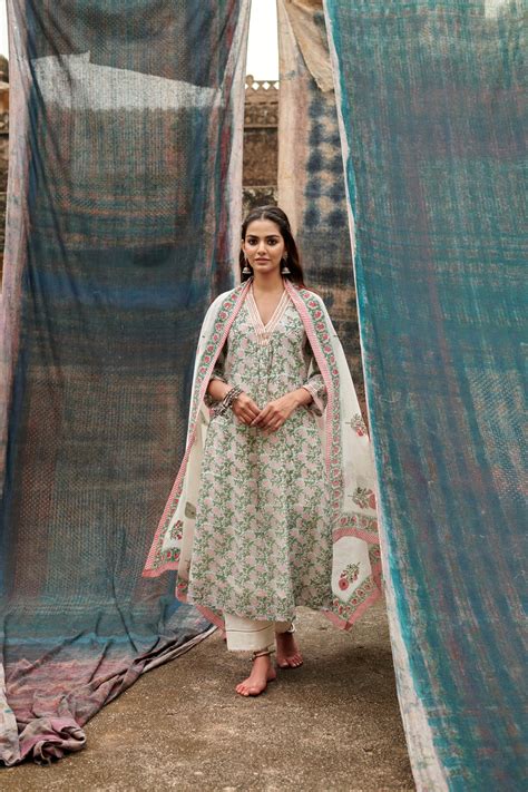 LIGHT GREEN JAAL PRINT CHANDERI KURTA SET – Karaj jaipur