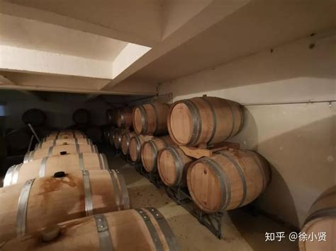 地窖储存的葡萄酒高清图片下载-正版图片600942644-摄图网